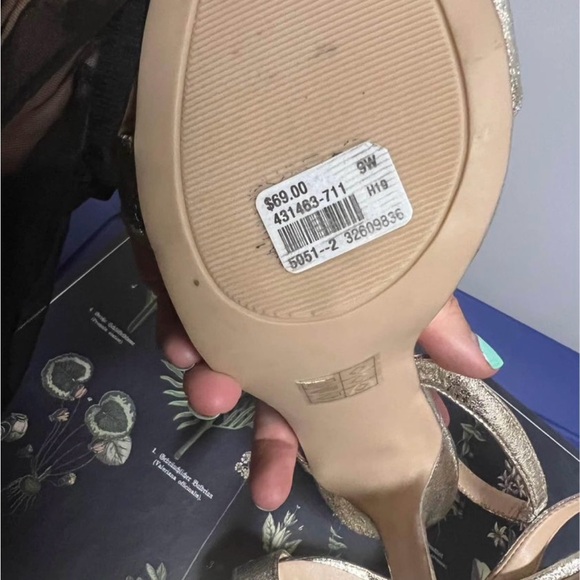 Gold Addition Elle Women’s size 9 extra wide sling back heels - Picture 4 of 4